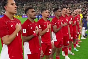 不熟？国歌还没奏完印尼归化球员就鼓掌，意识到不对继续唱😂