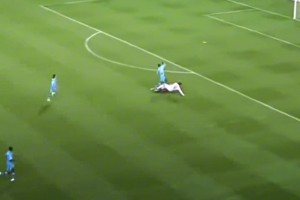 巅峰C罗有多恐怖❓️摔倒后迅速起身进球