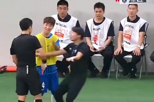 韦世豪：给我红牌？马宁我C！🤣马宁：记住！我才是主角！