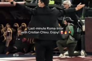 全神贯注！意甲官推晒国米大战罗马最后时刻场边的齐沃😱