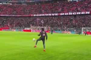 科幻片既视感！奥利塞热身时的这记高空停球，简直不要太帅！