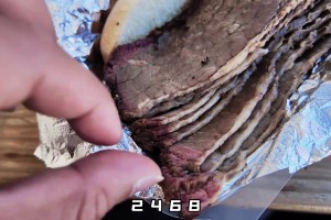 球迷横幅展示王大雷霸气喊话：没人能在大球场踩着我们肩膀上去