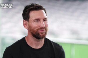 主持人：你就是史上最佳球员，对吧？🫠梅西：哈哈哈哈