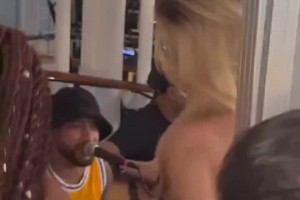 2023年维尼修斯现任女友为内马尔跳抖臀舞👀