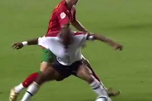 传奇后卫！科尔当年是怎么在英葡大战锁住年轻的C罗的？