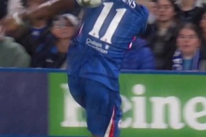 😱这什么柔韧性啊！哈兰德这身体天赋，实在是太离谱了！