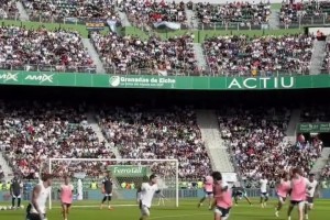 梅西在公开训练上内切破门，引起全场惊呼😮