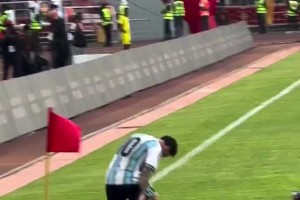 卧槽！主罚角球险些闪了梅西的老腰🤣