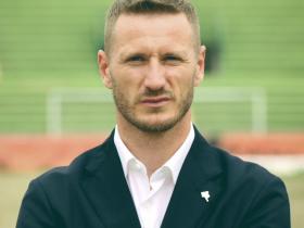 因拒绝将俱乐部主席儿子注册进一线队，米兰旧将阿巴特被解雇