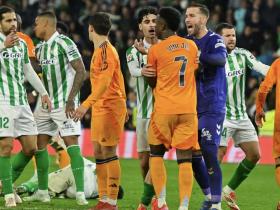 马卡：卜拉欣上轮因不适被提前替换，卡马文加背部疼痛